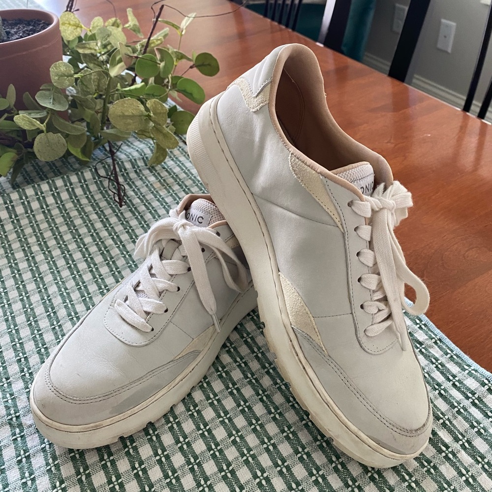 Vionic Sneaks